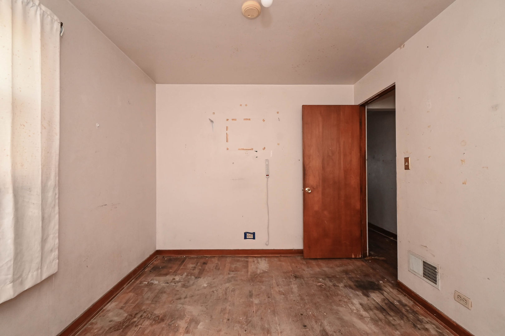 629 S Fulton Avenue, Waukegan, IL 60085