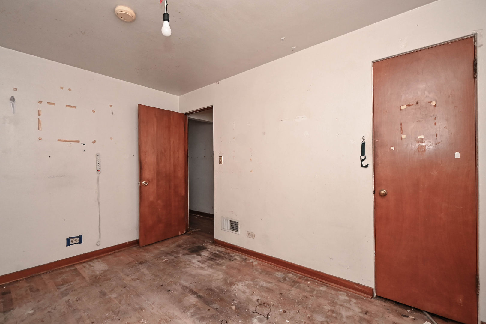 629 S Fulton Avenue, Waukegan, IL 60085