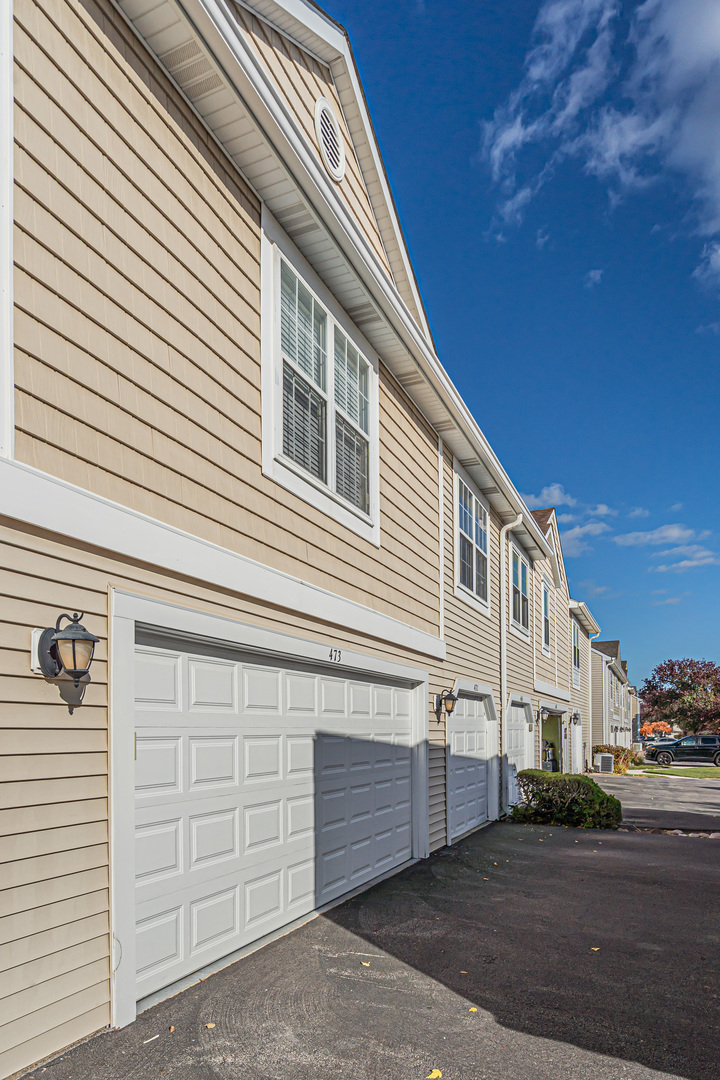 473 Le Parc Circle, Buffalo Grove, IL 60089