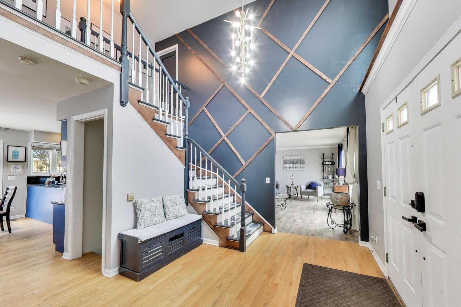 673 N NEWKIRK Lane, Palatine, IL 60074