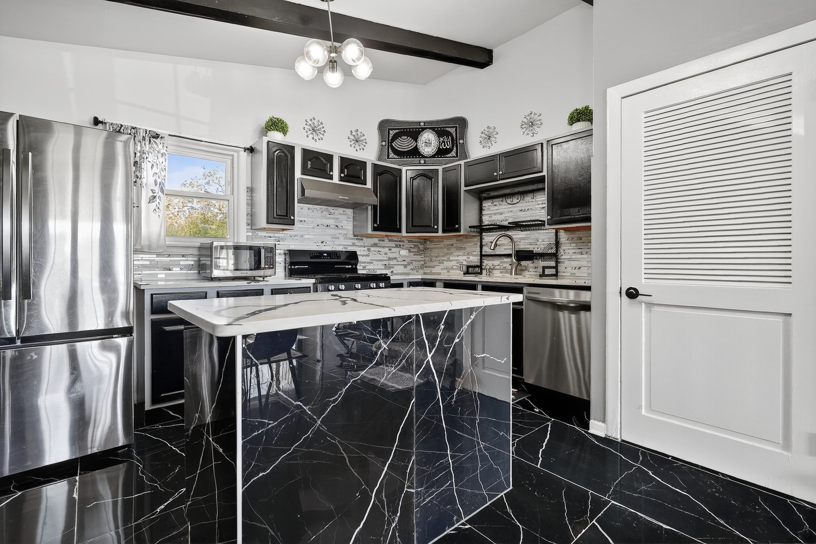 2126 David Drive, Des Plaines, IL 60018