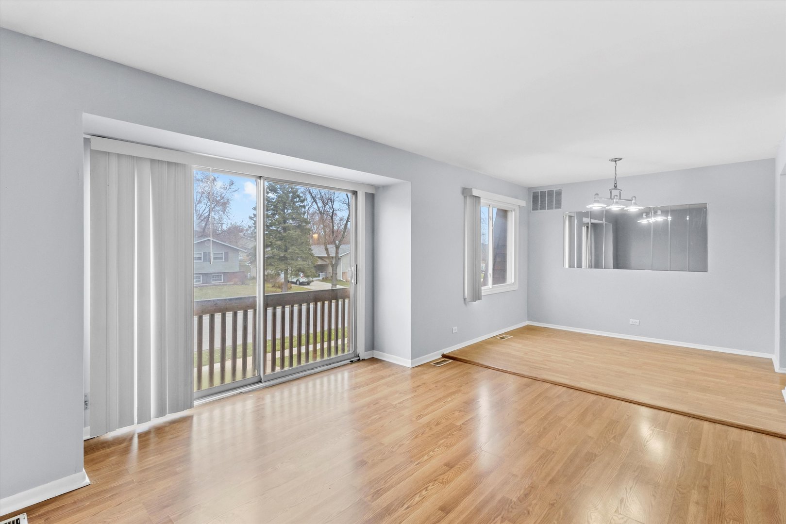 3026 Roberts Drive #7, Woodridge, IL 60517