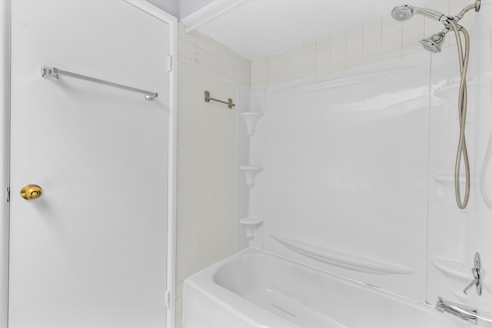 3026 Roberts Drive #7, Woodridge, IL 60517