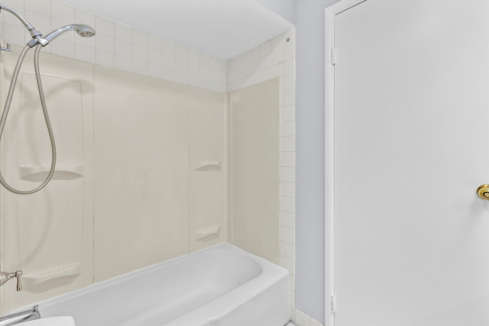 3026 Roberts Drive #7, Woodridge, IL 60517