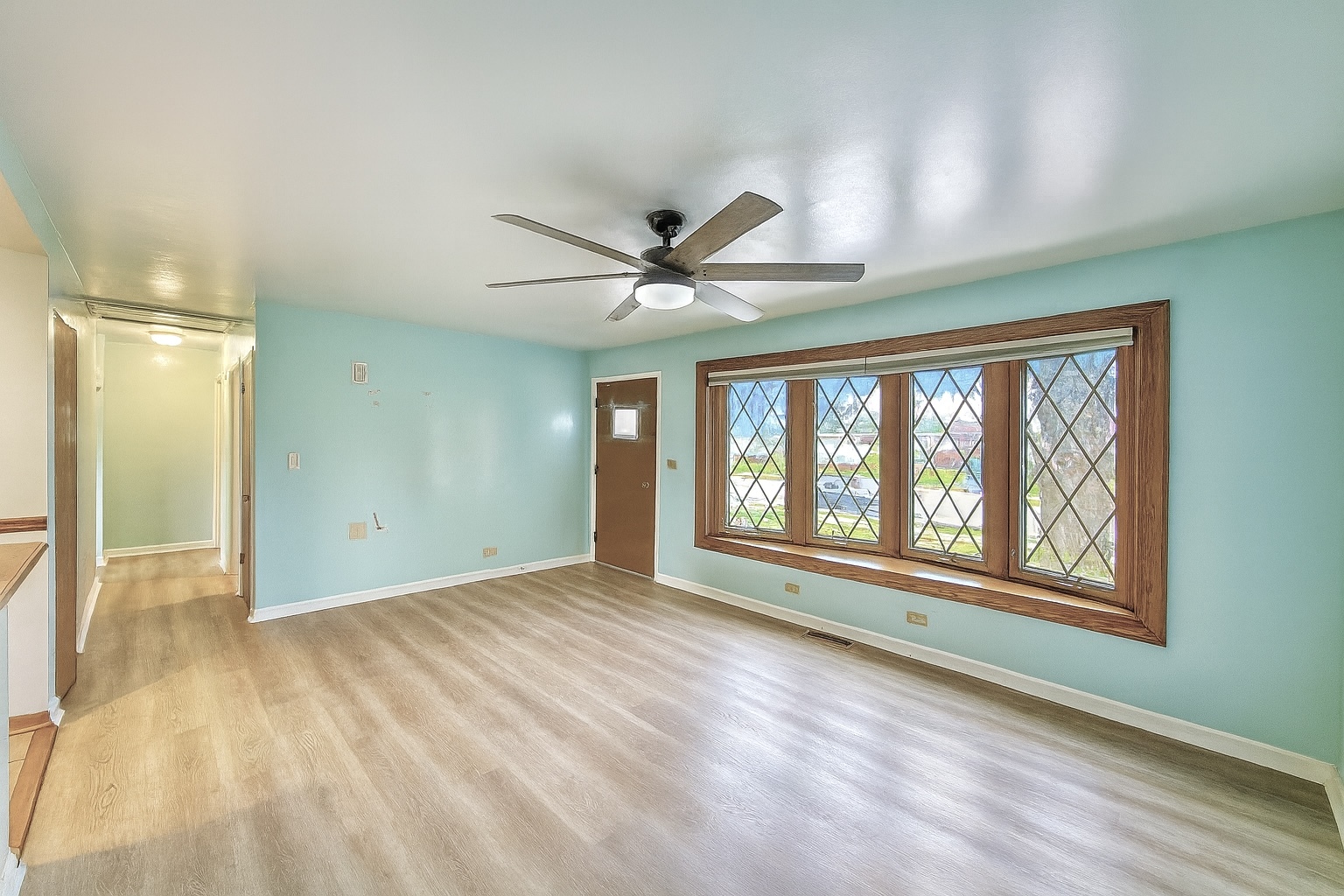 539 W Rose Avenue, Addison, IL 60101