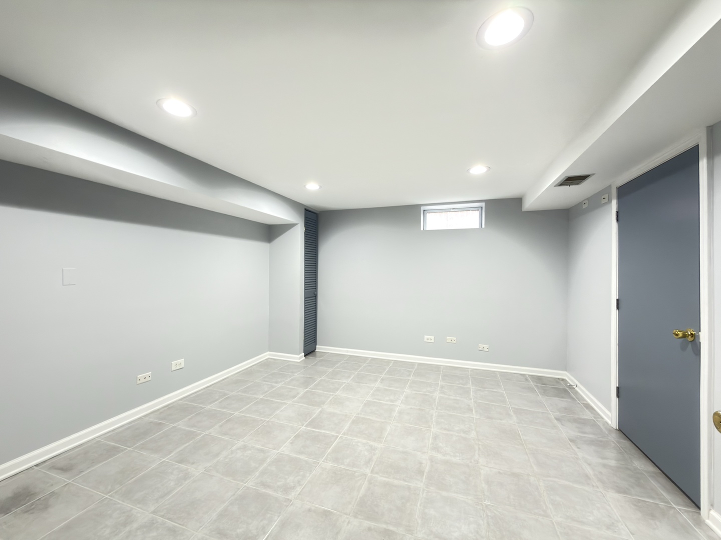 539 W Rose Avenue, Addison, IL 60101