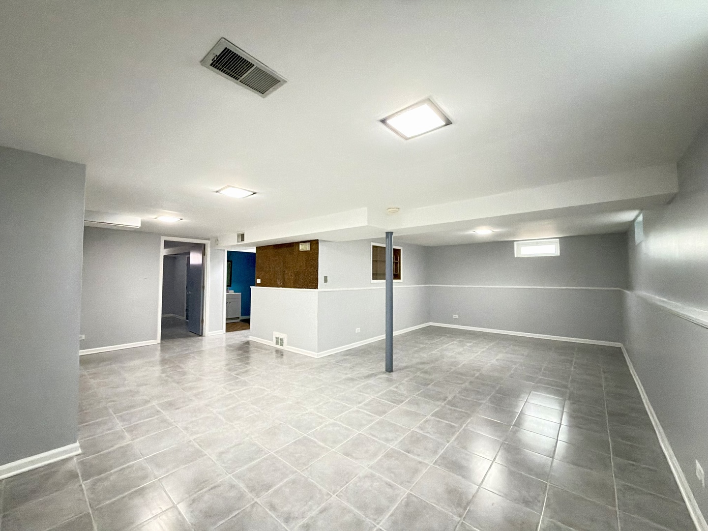 539 W Rose Avenue, Addison, IL 60101