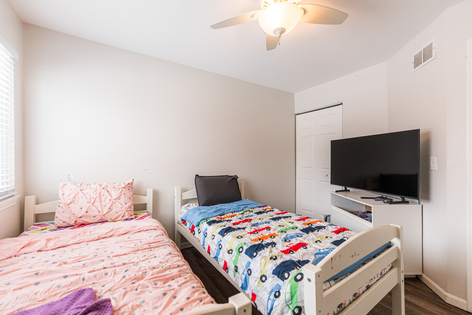 4015 Peartree Drive, Lake In The Hills, IL 60156