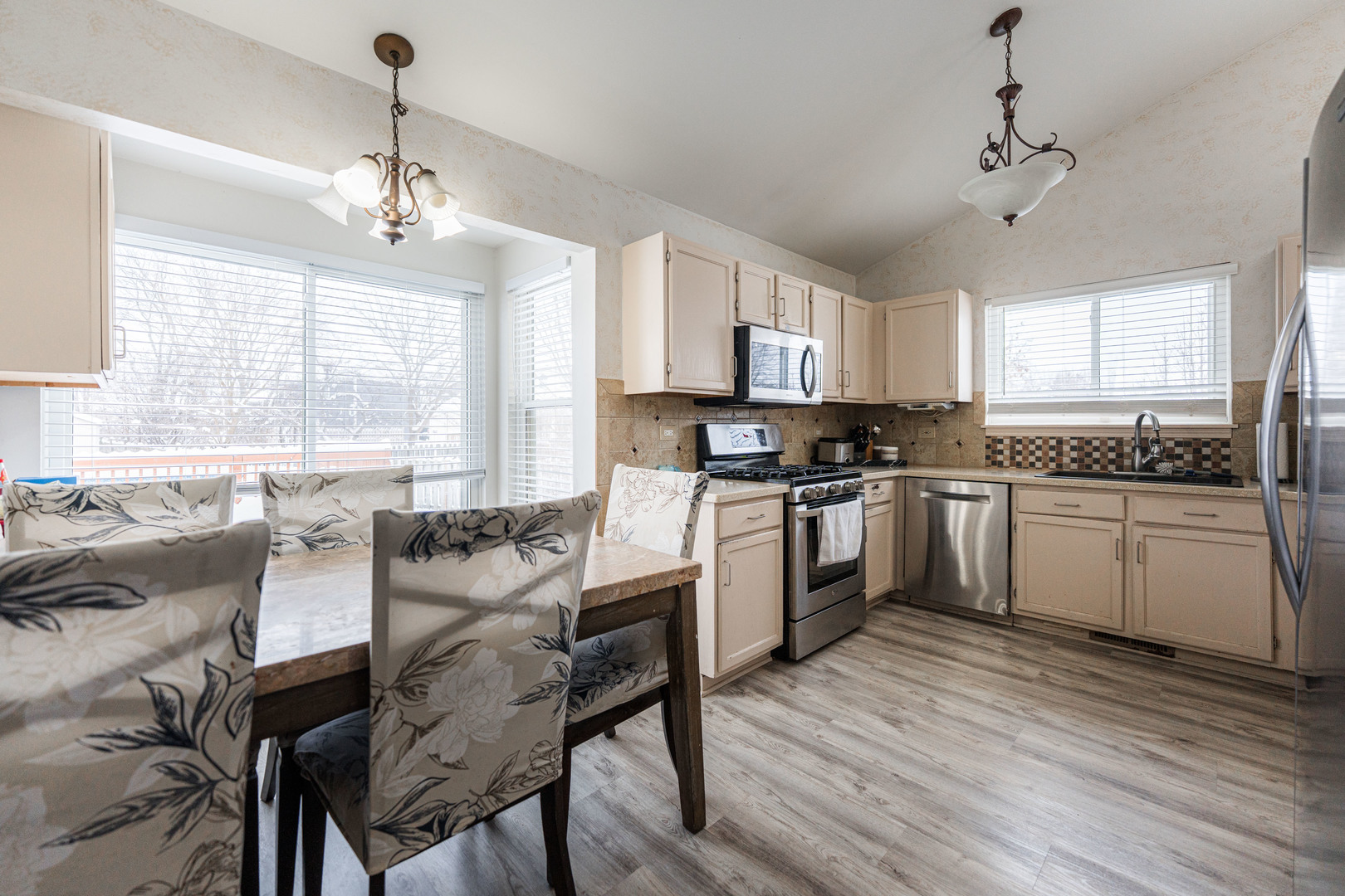 4015 Peartree Drive, Lake In The Hills, IL 60156