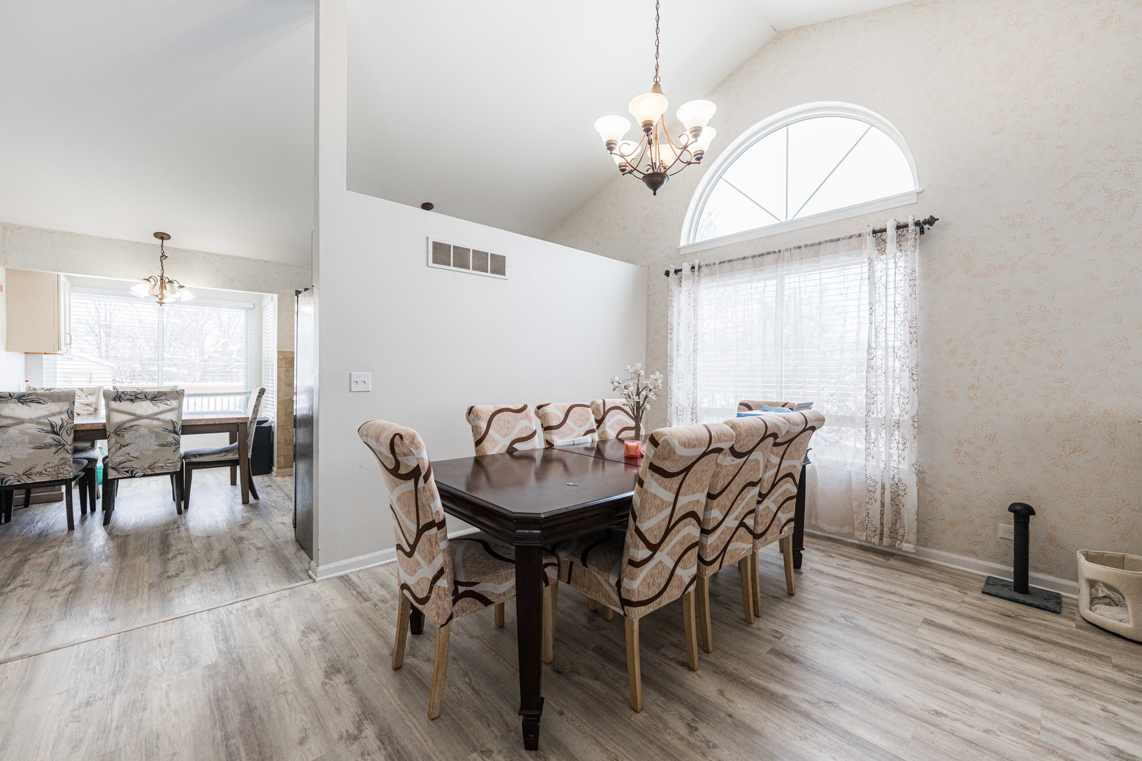 4015 Peartree Drive, Lake In The Hills, IL 60156