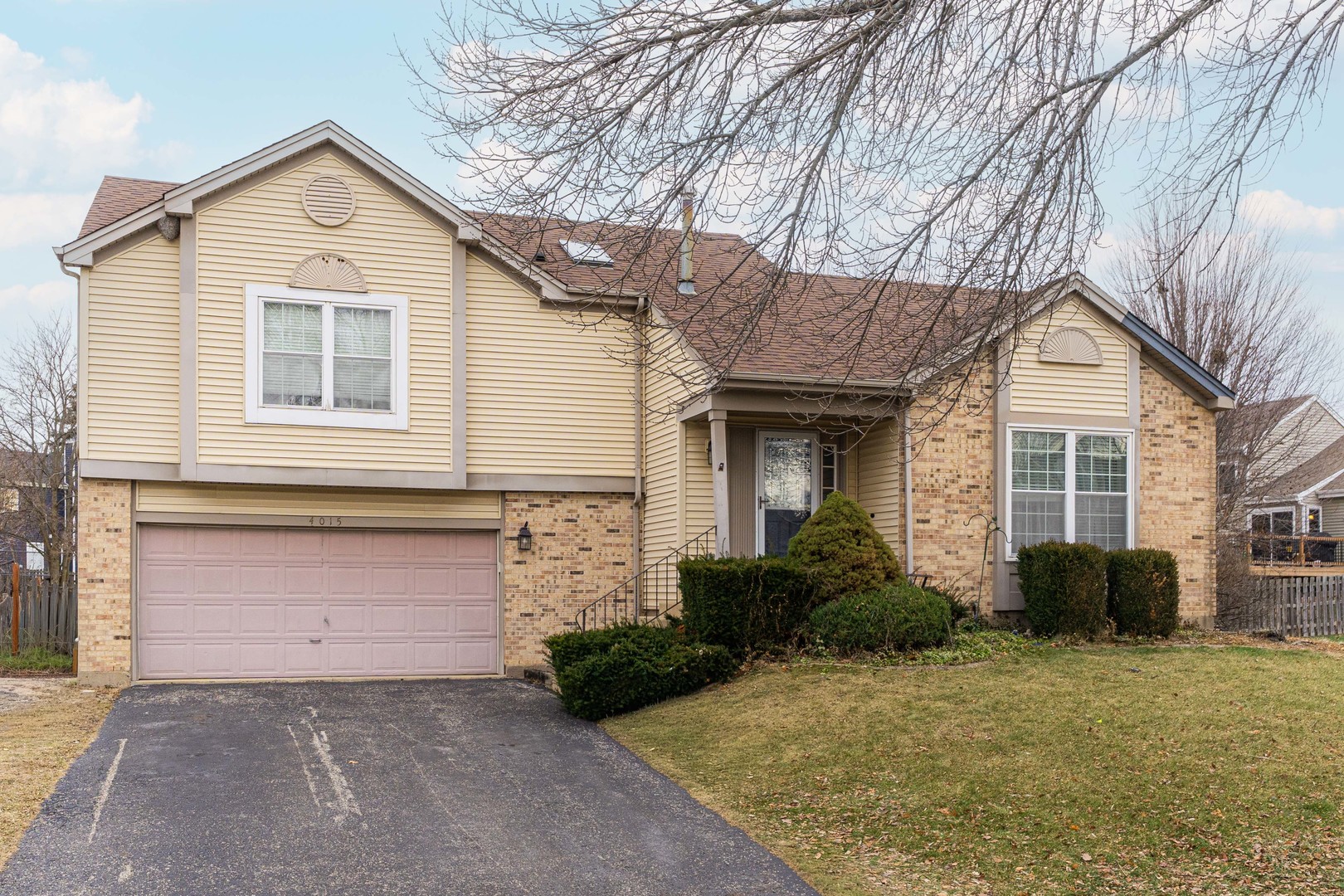 4015 Peartree Drive, Lake In The Hills, IL 60156
