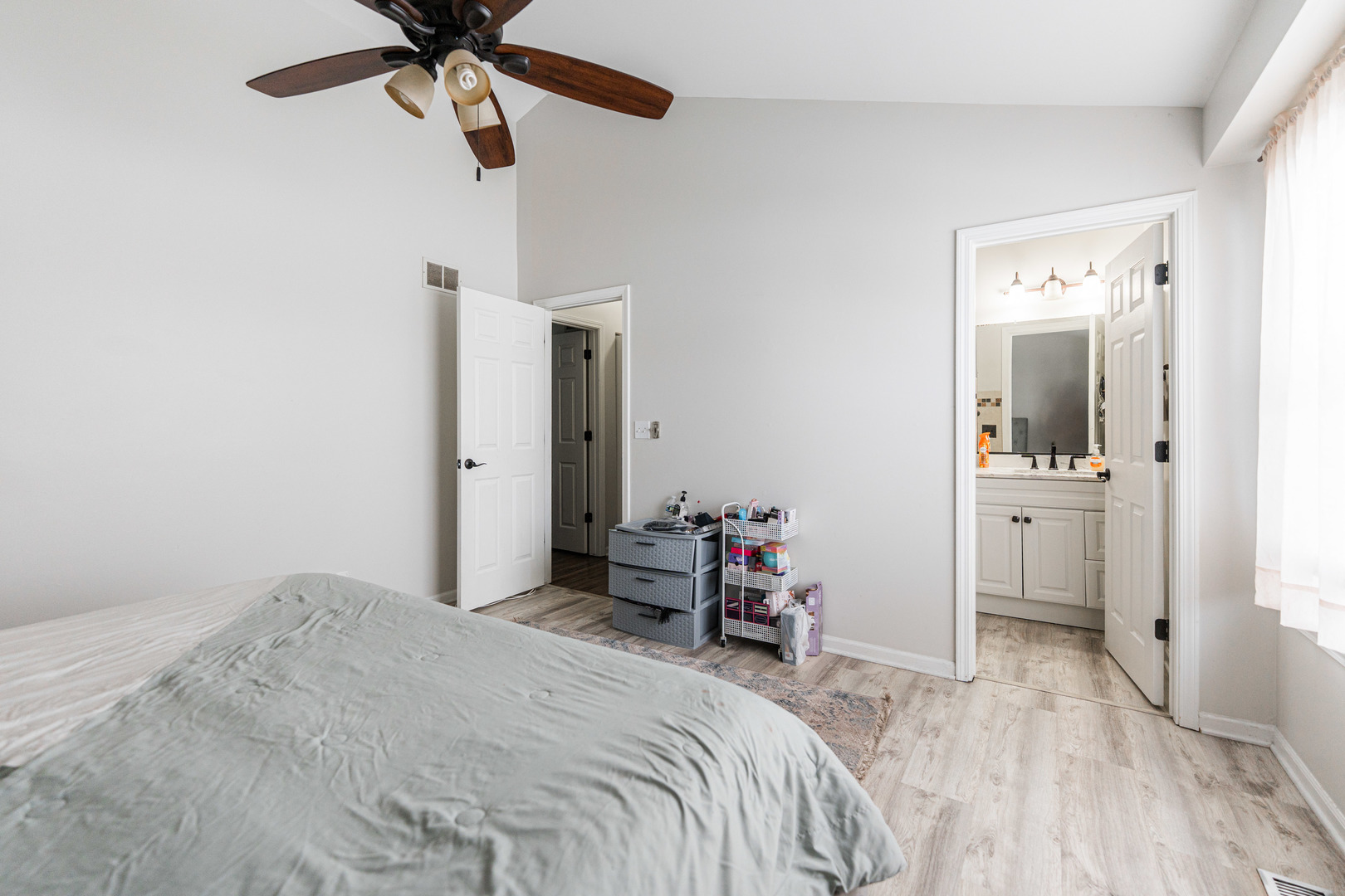 4015 Peartree Drive, Lake In The Hills, IL 60156