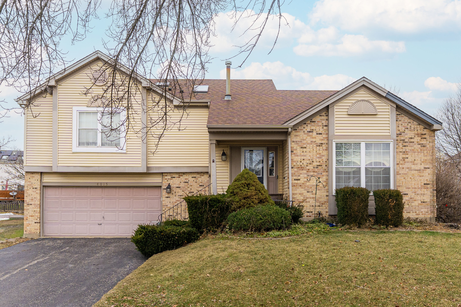 4015 Peartree Drive, Lake In The Hills, IL 60156