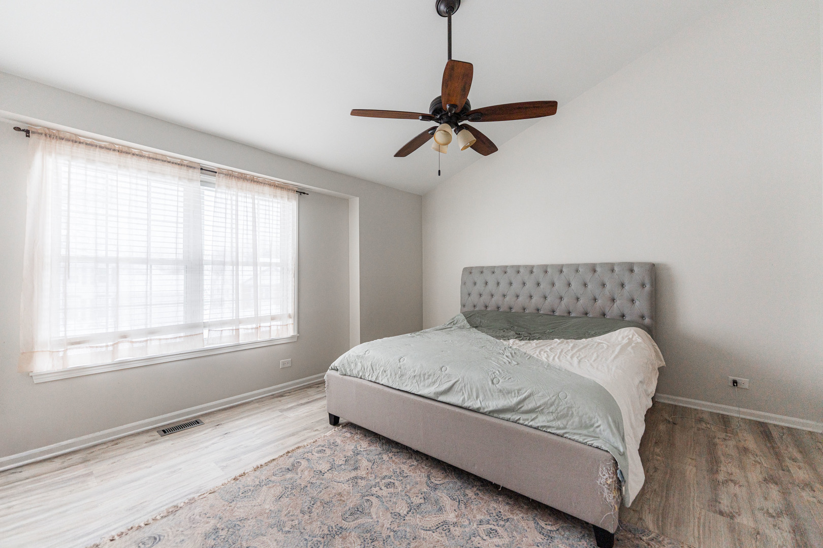 4015 Peartree Drive, Lake In The Hills, IL 60156