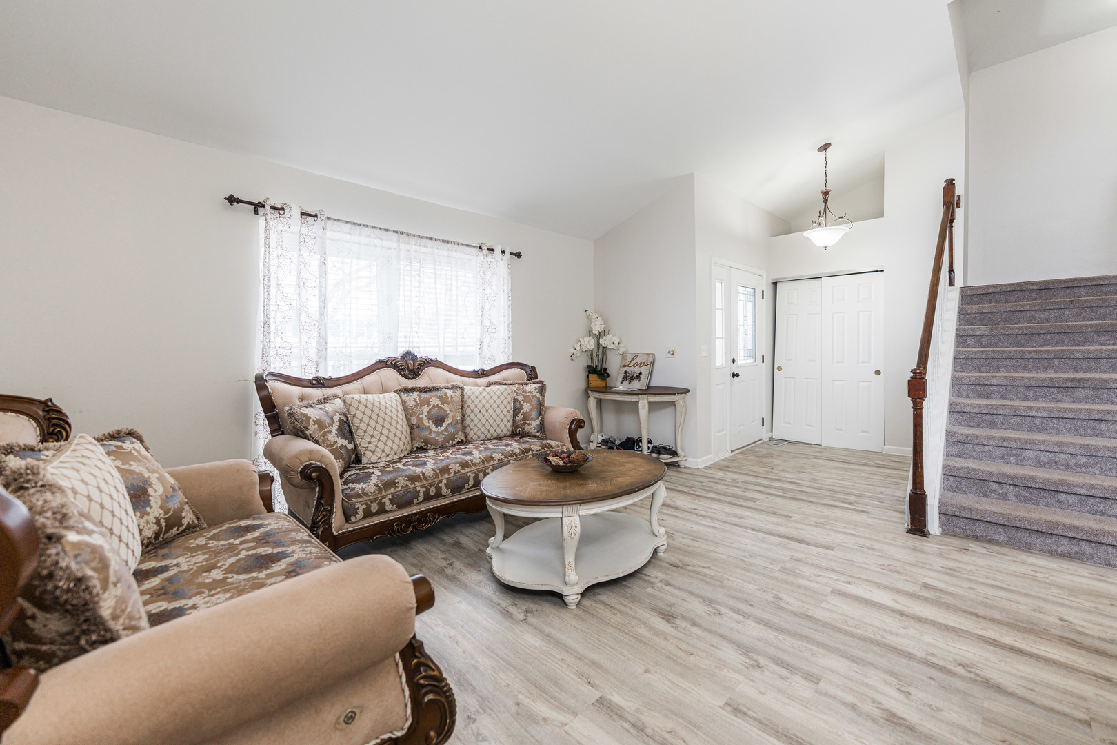 4015 Peartree Drive, Lake In The Hills, IL 60156