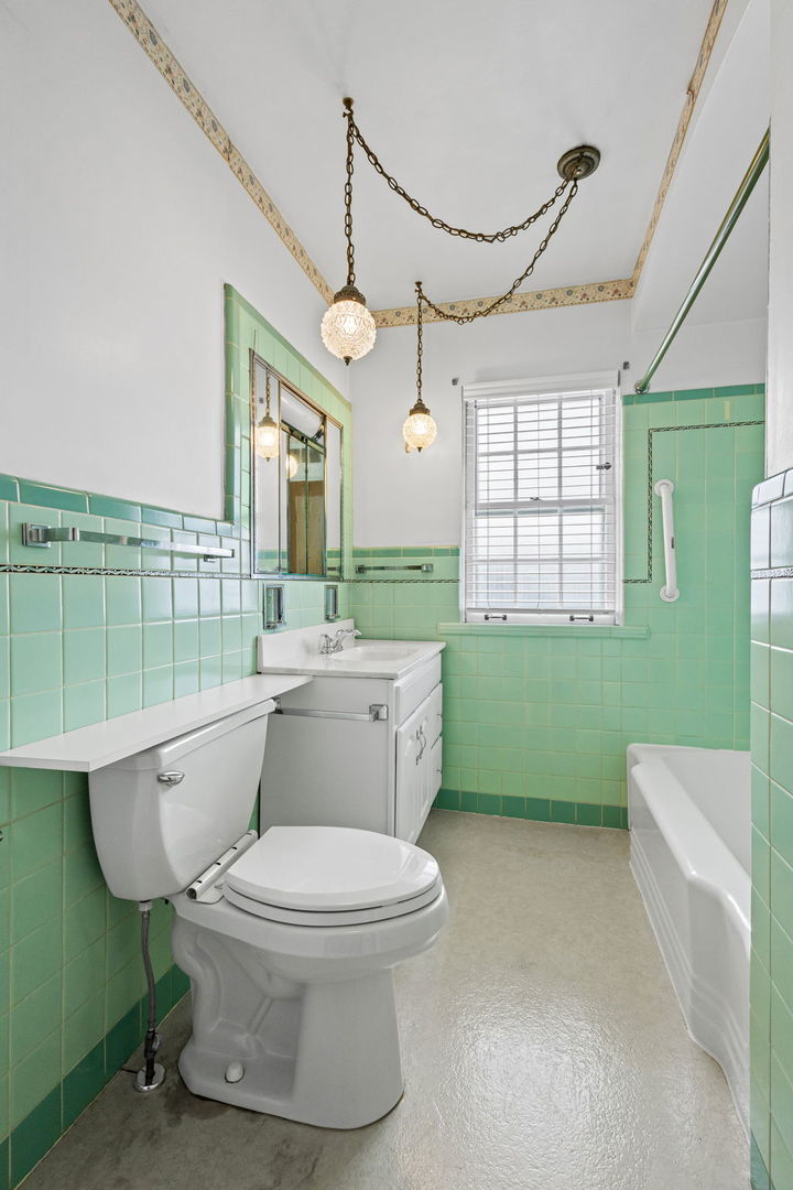 407 W North Avenue, Elmhurst, IL 60126