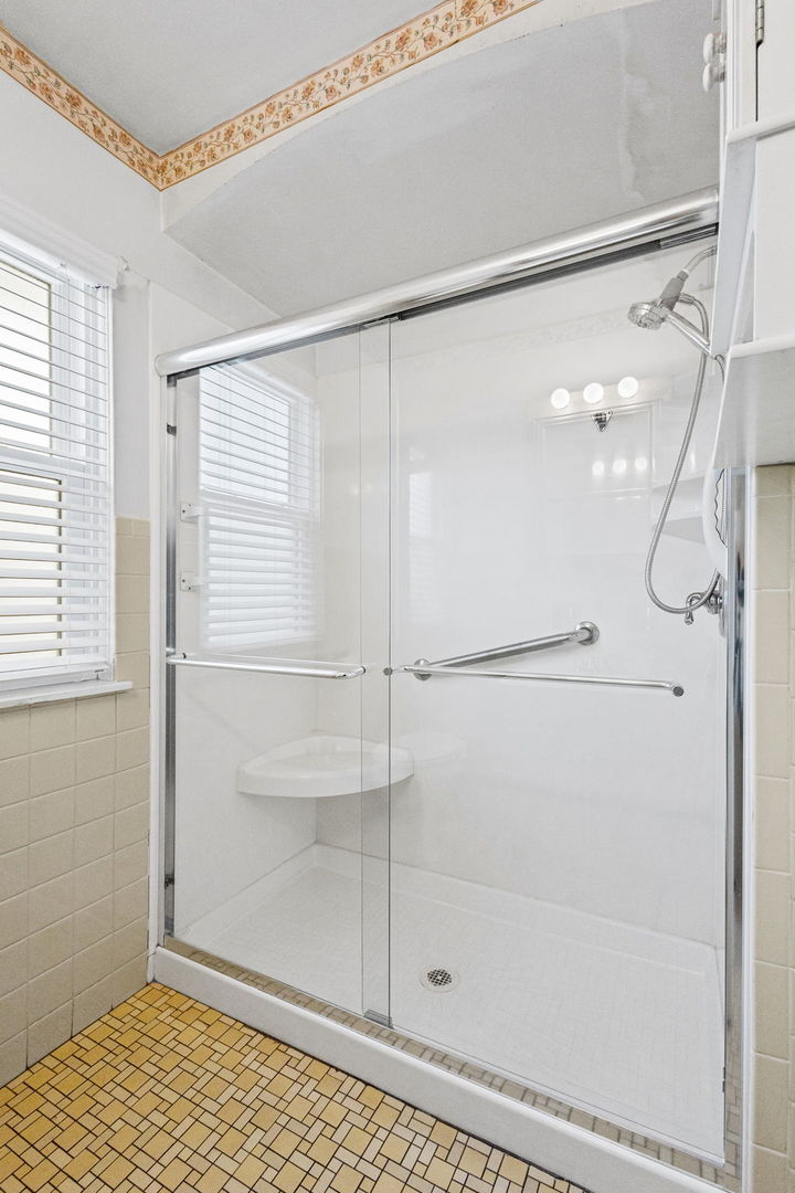 407 W North Avenue, Elmhurst, IL 60126