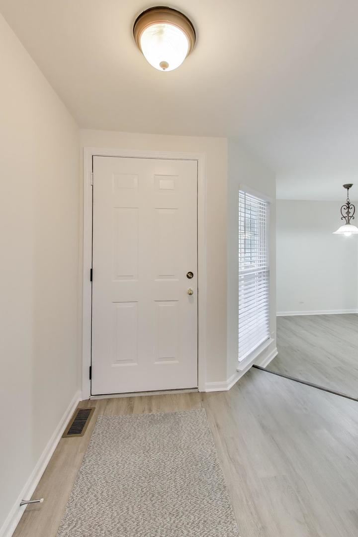 716 Clover Hill Court, Elk Grove Village, IL 60007