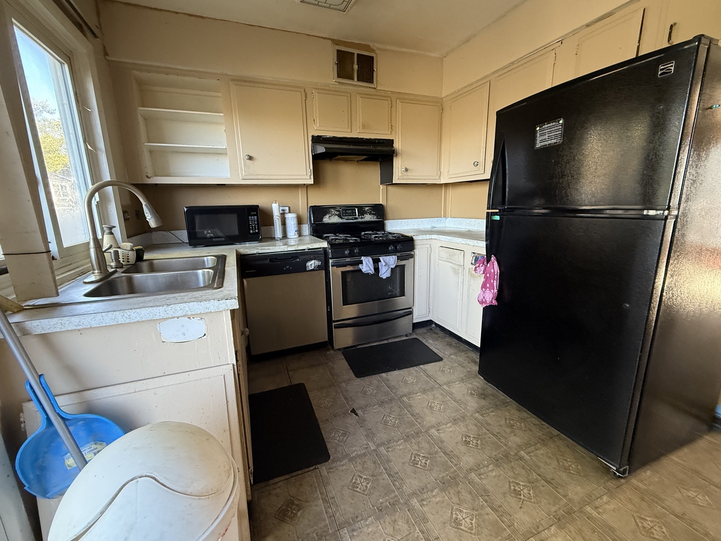 2238 Clifton Place, Hoffman Estates, IL 60169