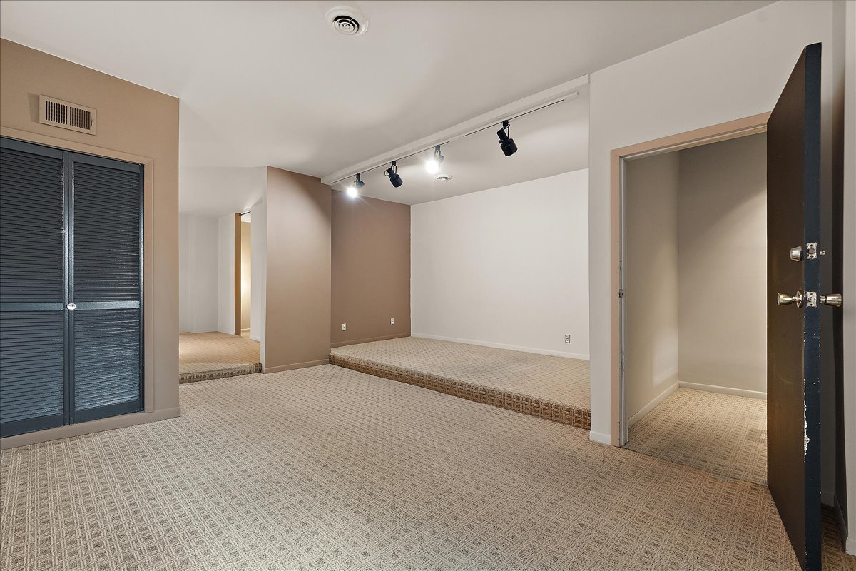 3640 S Lowe Avenue, Chicago, IL 60609