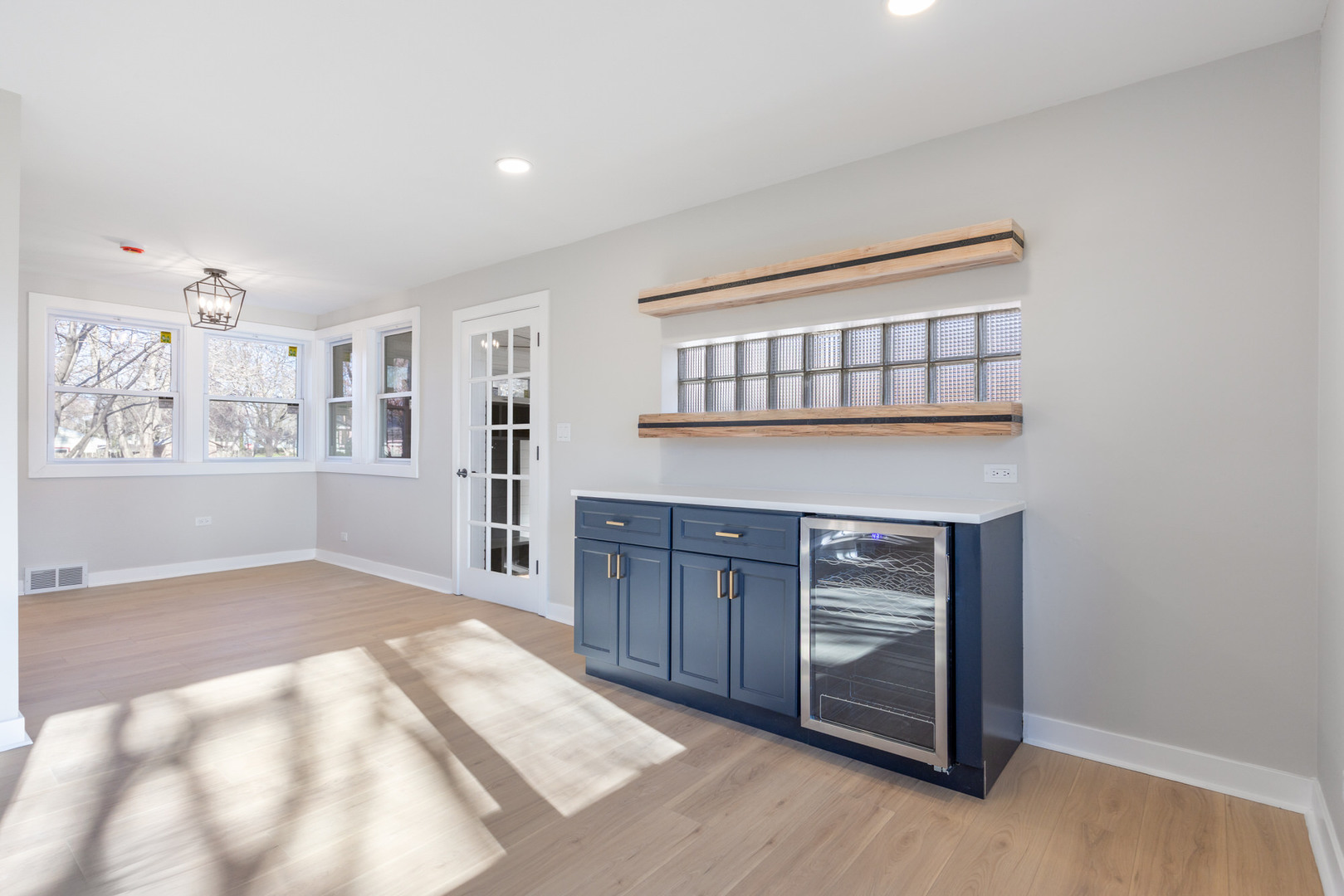 102 W Potomac Avenue, Lombard, IL 60148