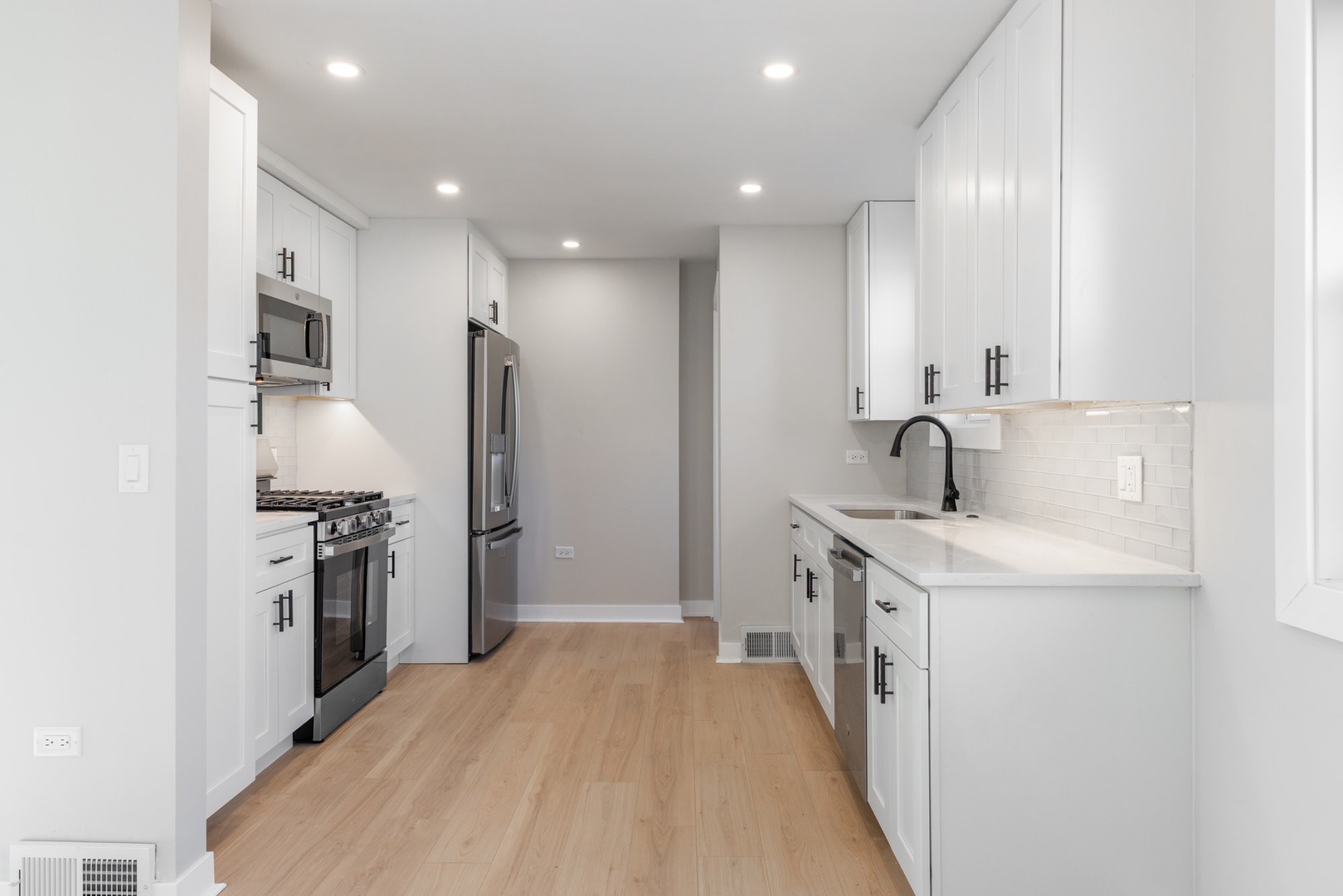 102 W Potomac Avenue, Lombard, IL 60148