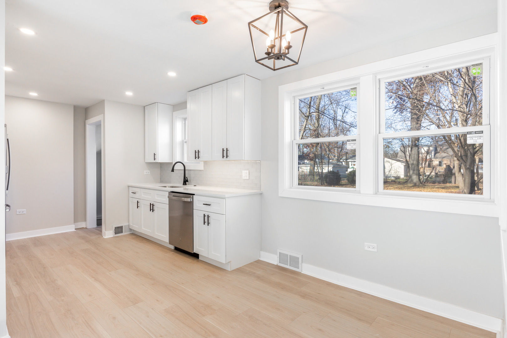 102 W Potomac Avenue, Lombard, IL 60148