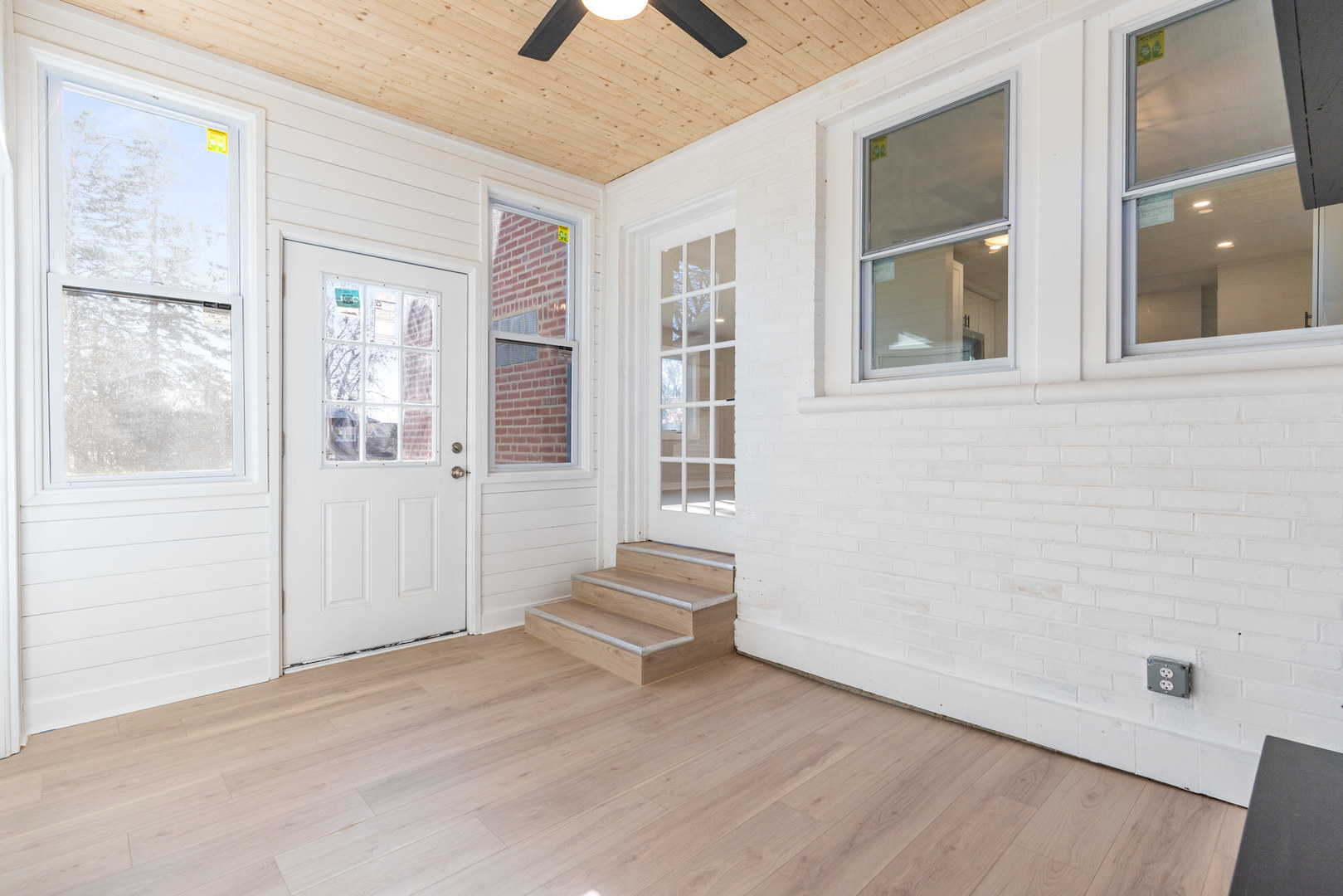 102 W Potomac Avenue, Lombard, IL 60148