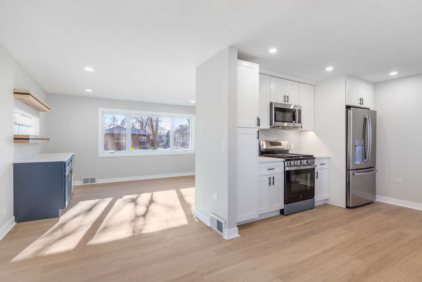 102 W Potomac Avenue, Lombard, IL 60148