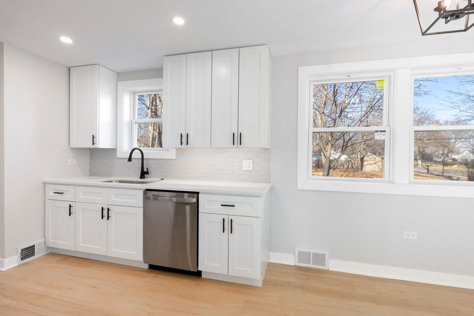 102 W Potomac Avenue, Lombard, IL 60148