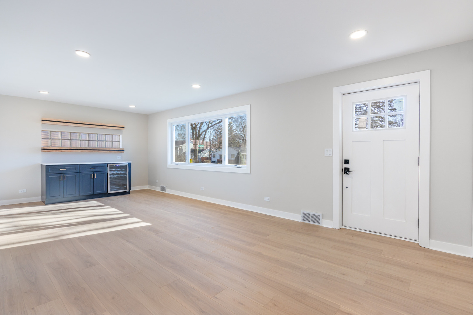 102 W Potomac Avenue, Lombard, IL 60148