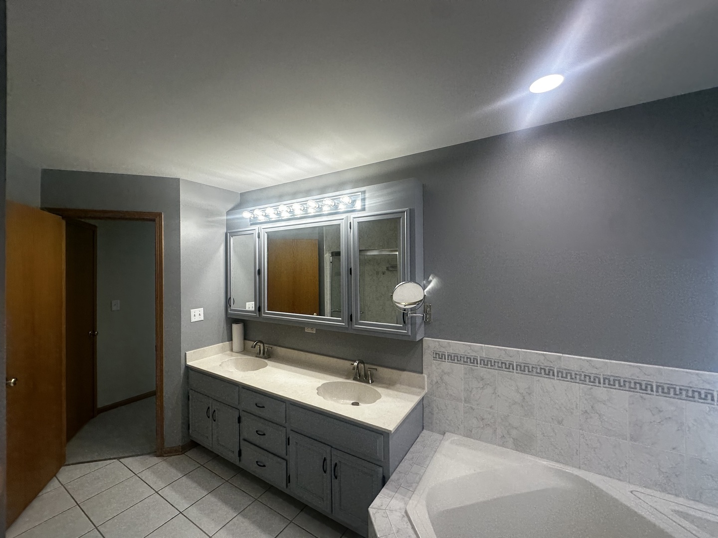 9003 Milford Court, Hickory Hills, IL 60457