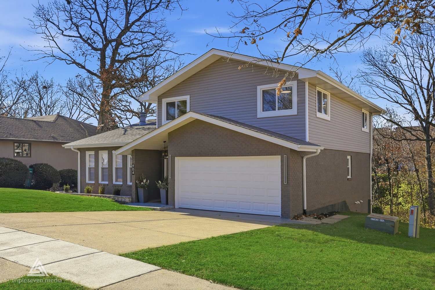 904 Hillview Drive, Lemont, IL 60439