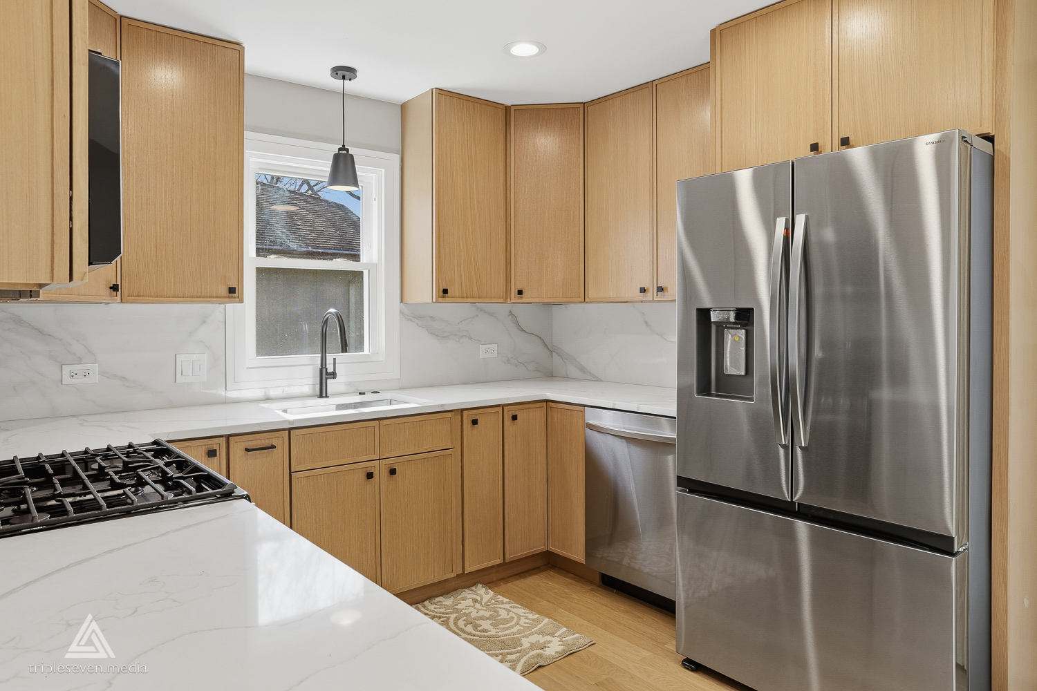 904 Hillview Drive, Lemont, IL 60439