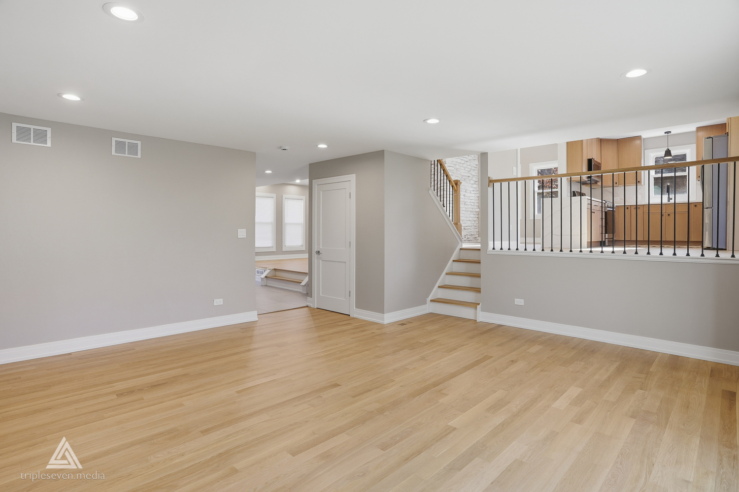 904 Hillview Drive, Lemont, IL 60439