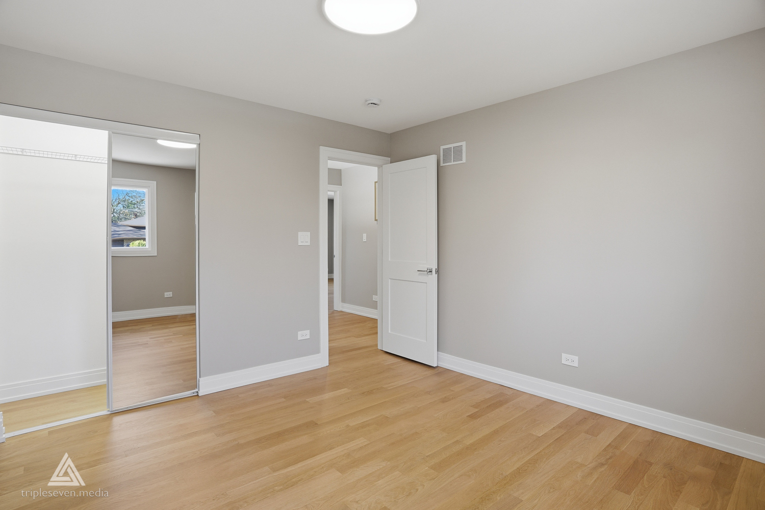 904 Hillview Drive, Lemont, IL 60439