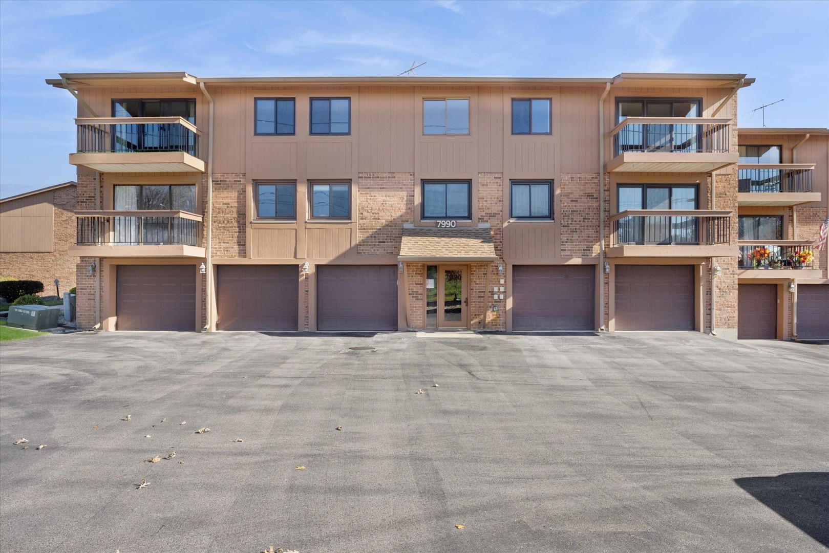 7990 Garfield Avenue #14-3, Burr Ridge, IL 60527