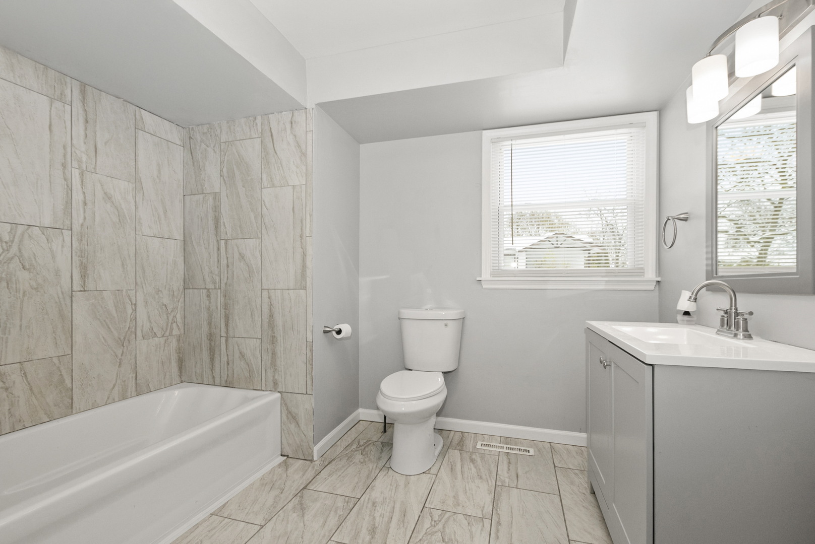 8340 W Lincoln Highway #8340, Frankfort, IL 60423