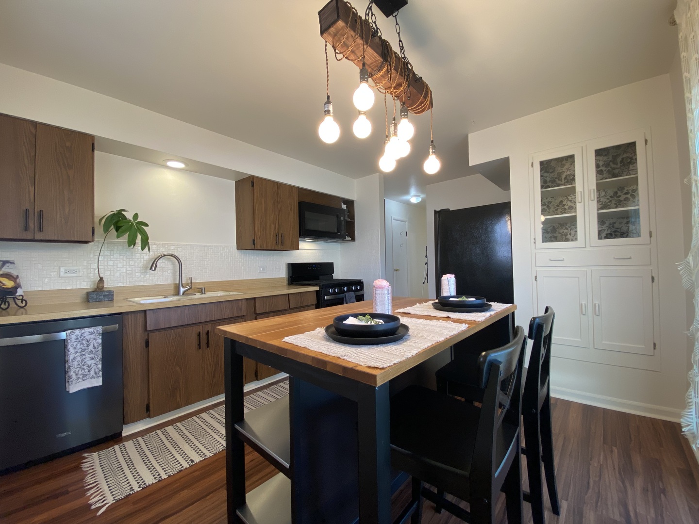 1106 S Robert Drive, Mount Prospect, IL 60056