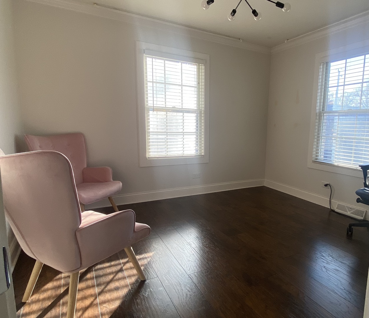 1106 S Robert Drive, Mount Prospect, IL 60056