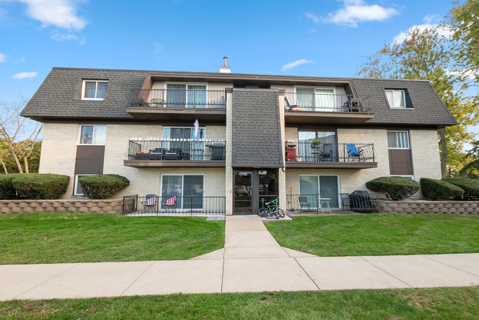 11109 S 84th Avenue #1B, Palos Hills, IL 60465