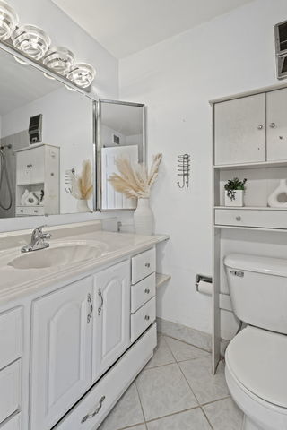 9001 Golf Road #5B, Des Plaines, IL 60016