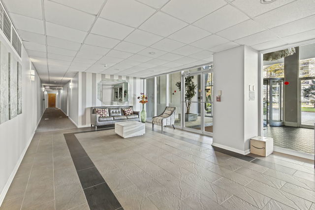 9001 Golf Road #5B, Des Plaines, IL 60016