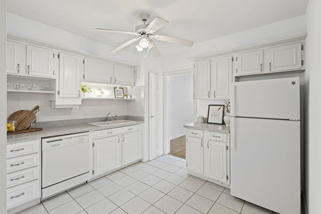 9001 Golf Road #5B, Des Plaines, IL 60016