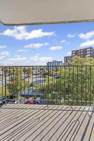 9001 Golf Road #5B, Des Plaines, IL 60016