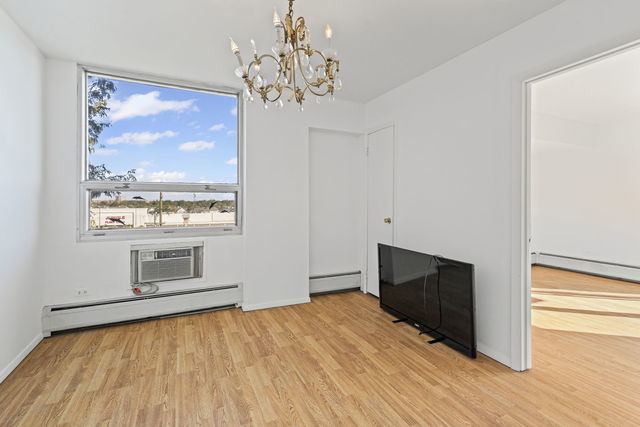 9001 Golf Road #5B, Des Plaines, IL 60016