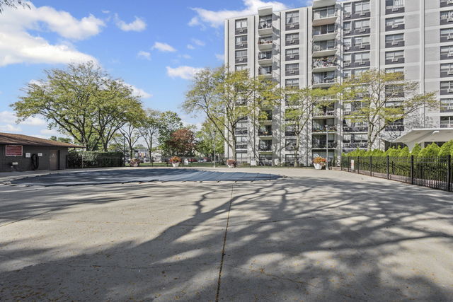 9001 Golf Road #5B, Des Plaines, IL 60016