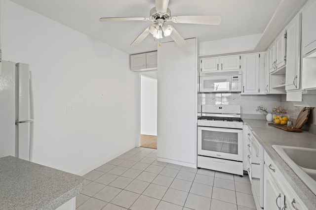 9001 Golf Road #5B, Des Plaines, IL 60016