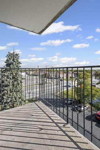 9001 Golf Road #5B, Des Plaines, IL 60016