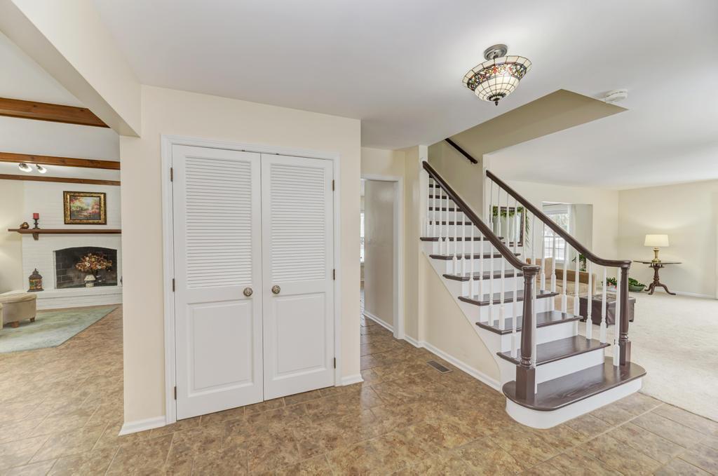 1010 W Haven Drive, Arlington Heights, IL 60005